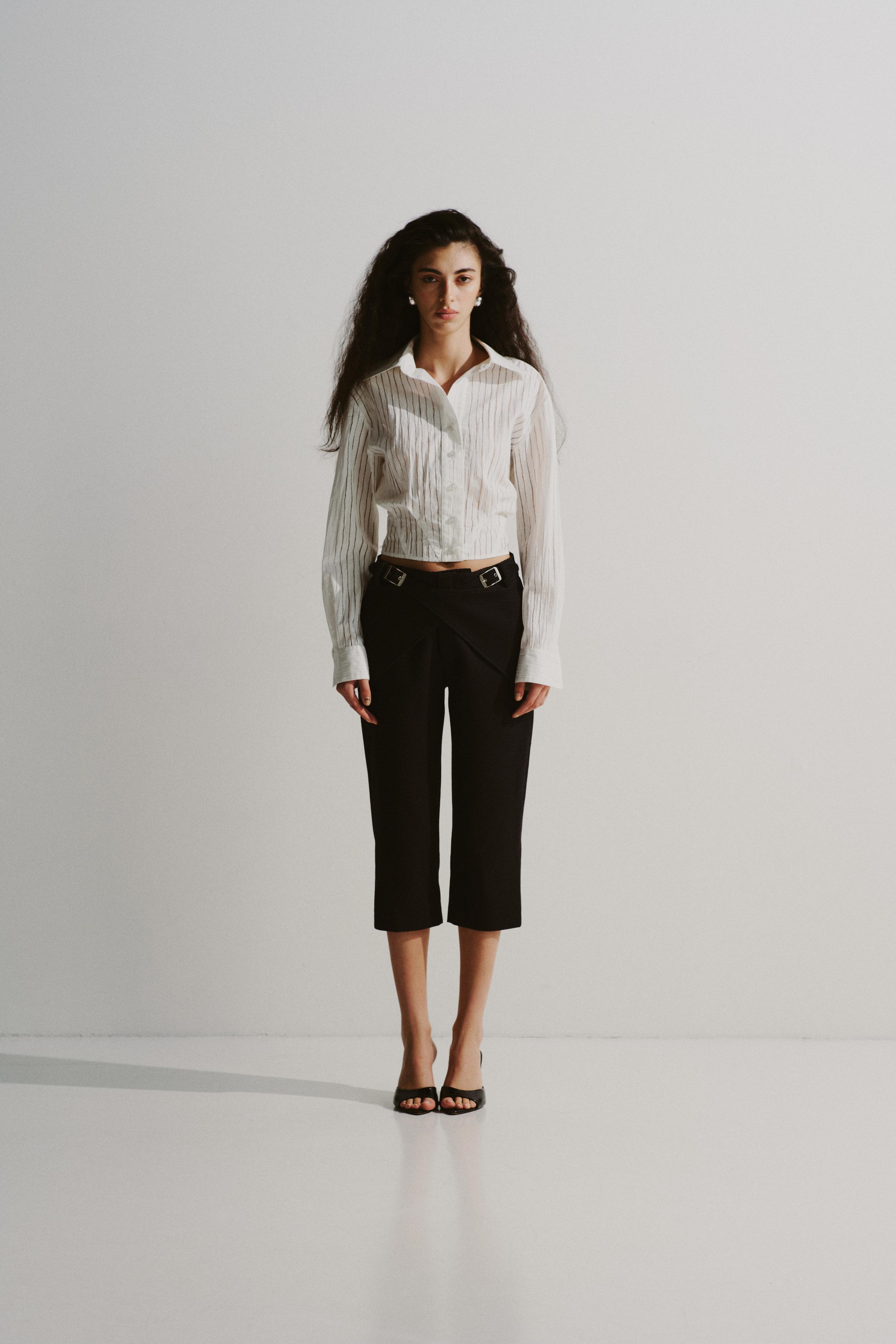 Cross-Belt Knit Capri