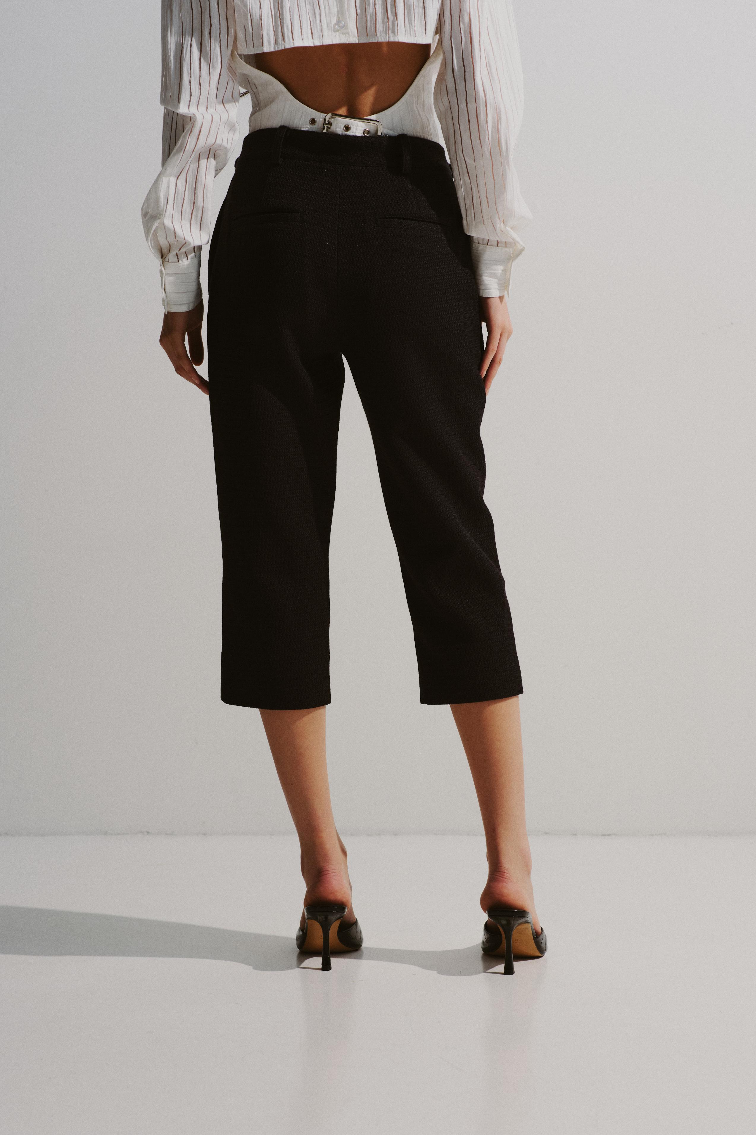Cross-Belt Knit Capri