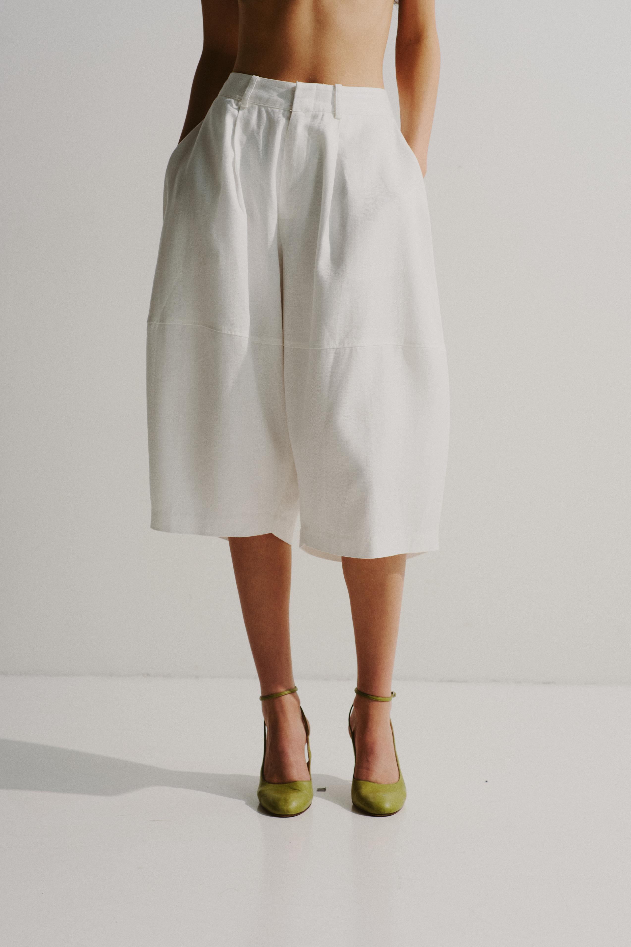 Linen Barrel Shorts