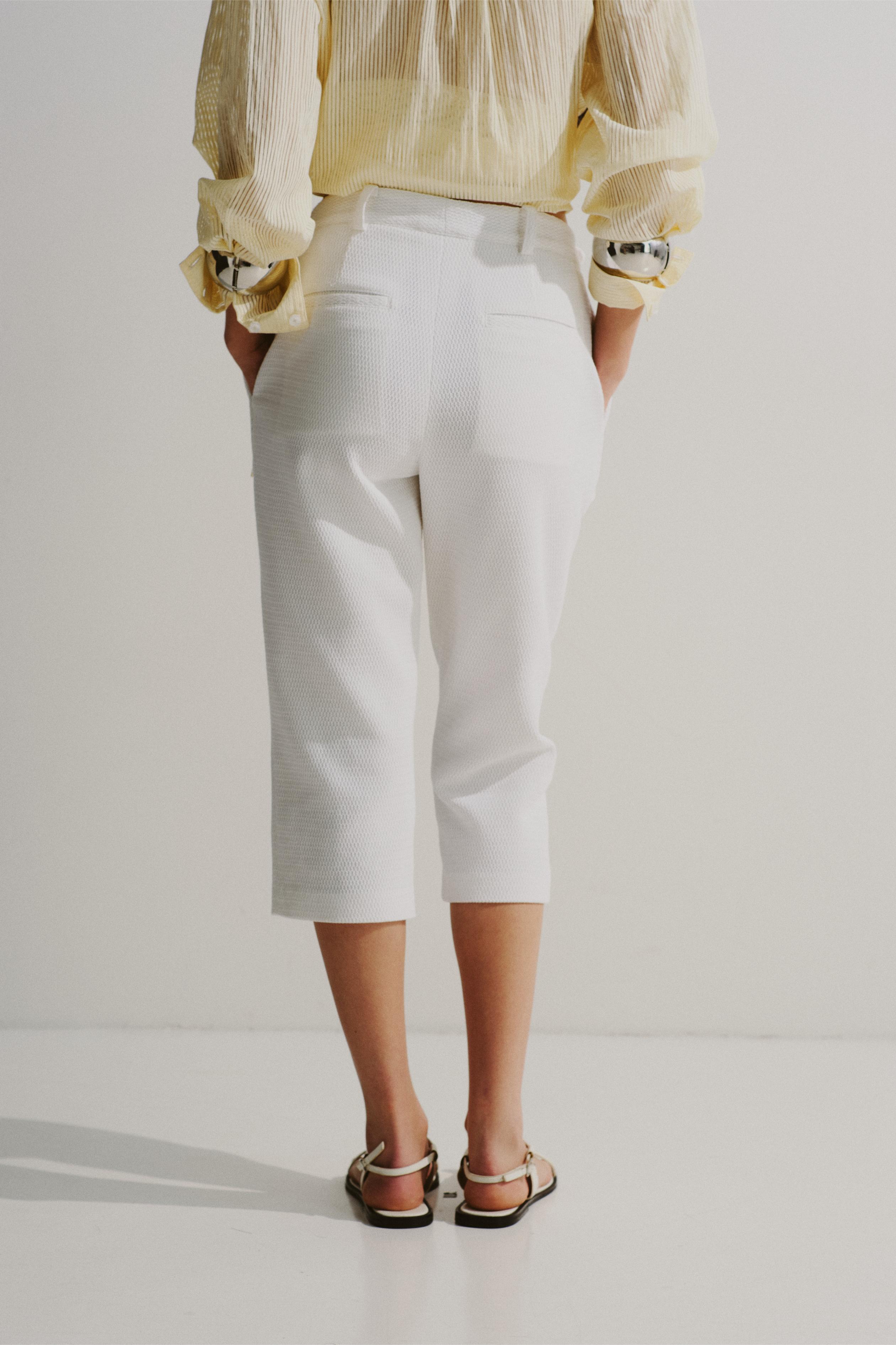 Cross-Belt Knit Capri