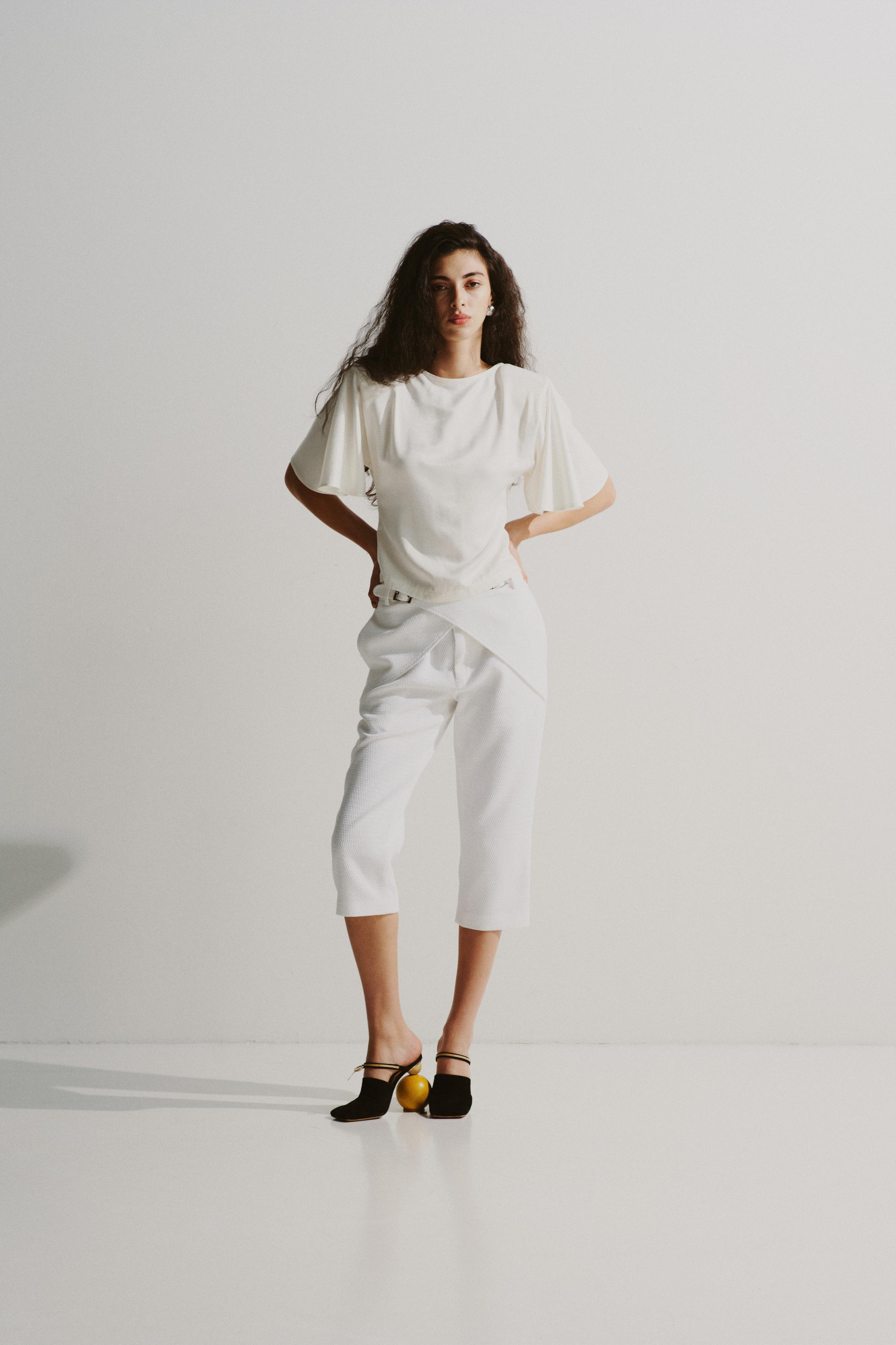 Cross-Belt Knit Capri
