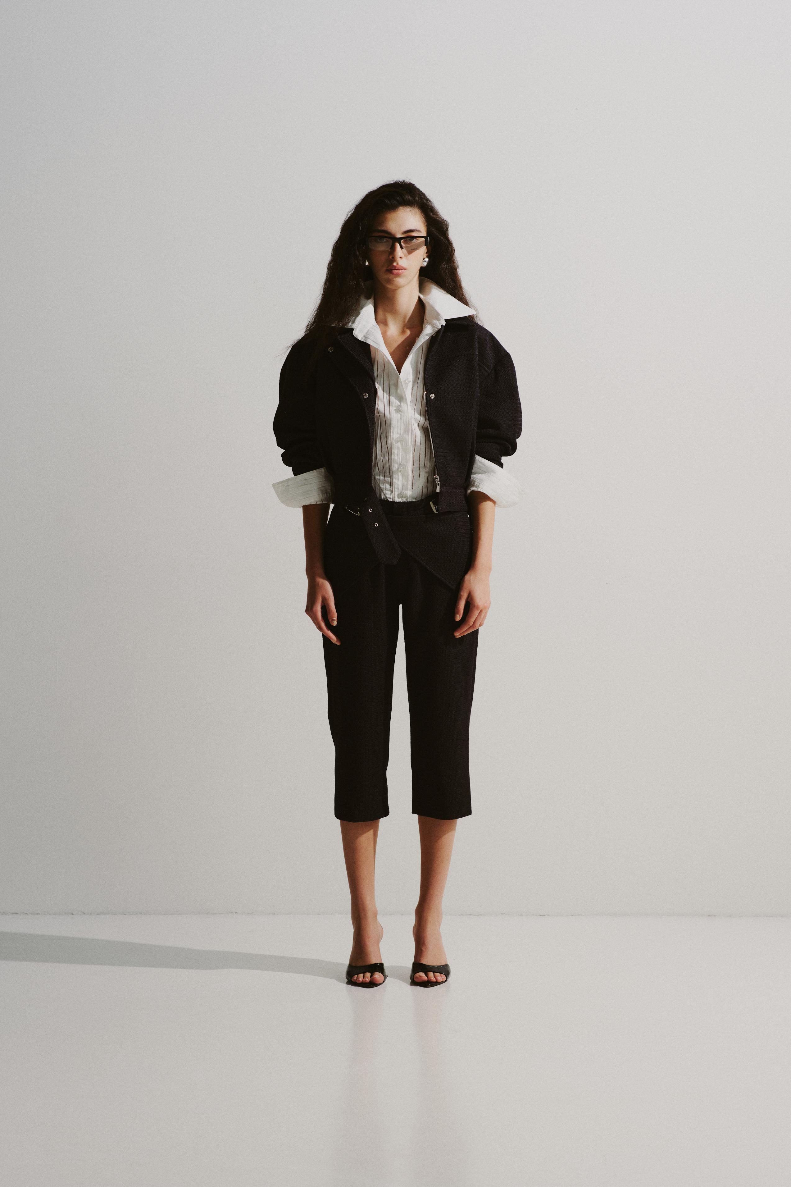 Cross-Belt Knit Capri