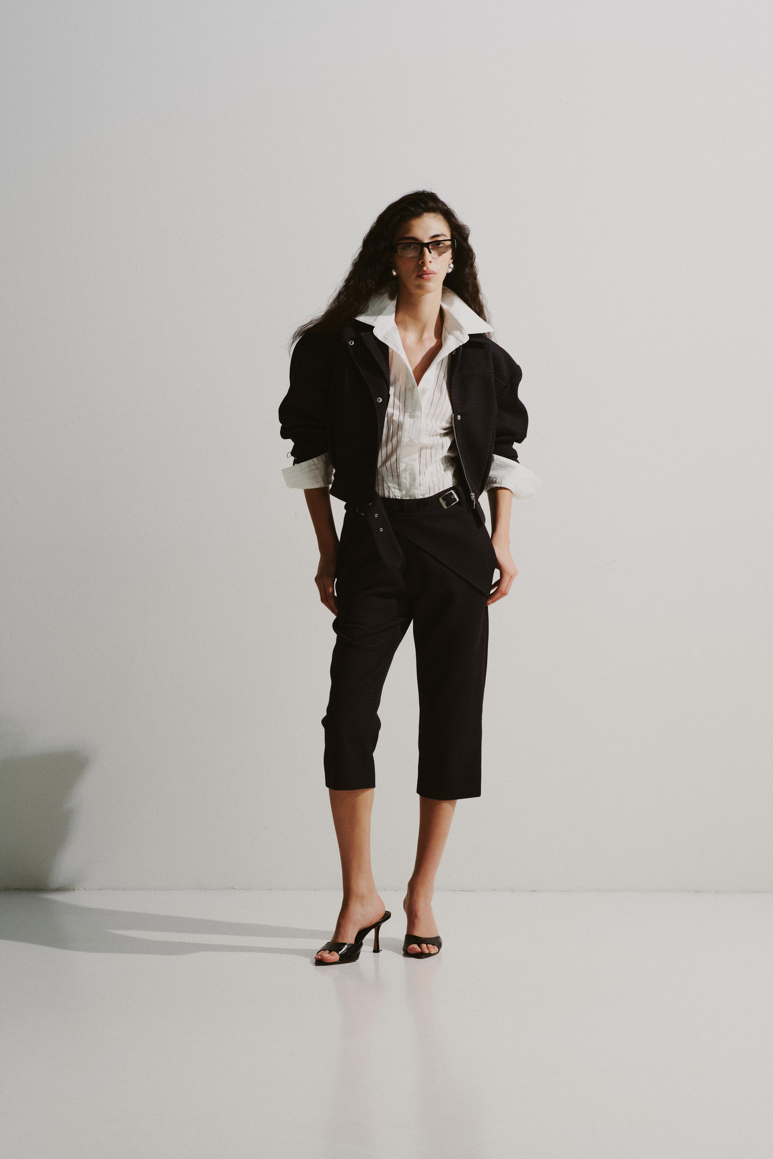 Cross-Belt Knit Capri