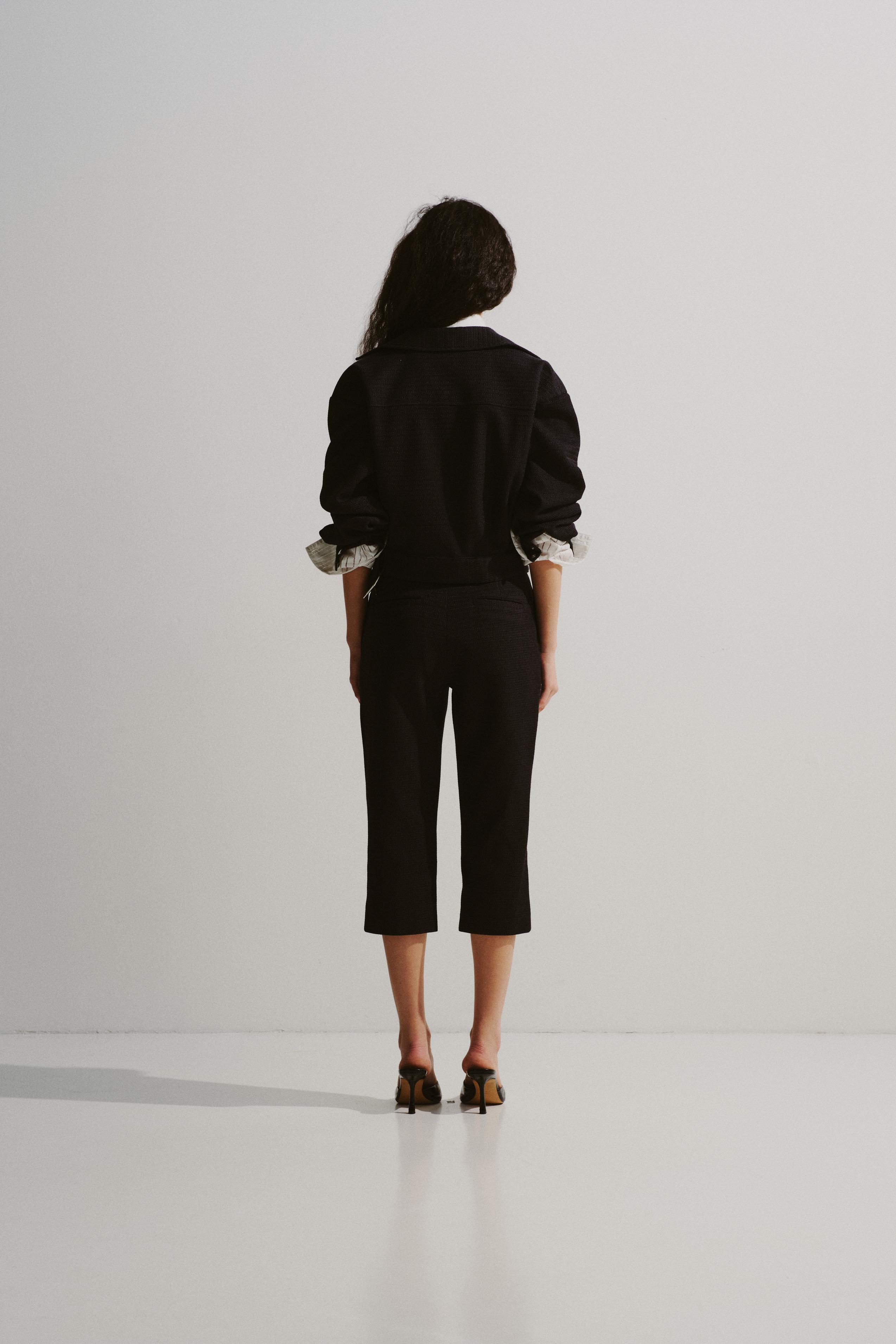 Cross-Belt Knit Capri